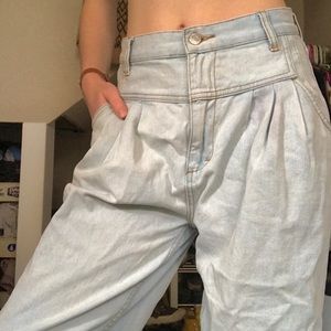 BDG Urban Outfitters light wash carrot top jeans
